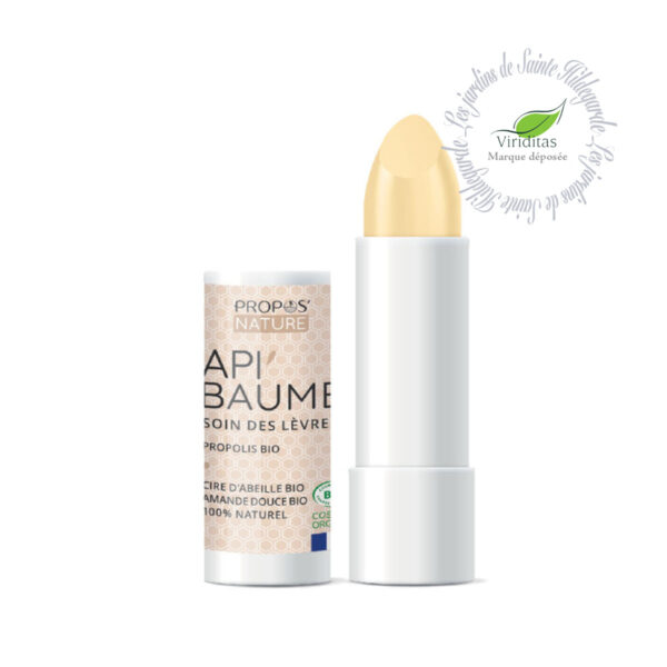 API' BAUME STICK LEVRE BIO* Stick à lèvres 100% naturel - Propolis et cire d'abeille bio *Issu de l'agriculture biologique Soins des lèvres sèches. Vivement recommandé pour les lèvres gercées, abimées par le soleil, le vent et les intempéries. La propolis récoltée par les abeilles pour se protéger des agressions bactériologiques dans la ruche contribue à l'efficacité réparatrice de ce stick sur les crevasses, gerçures, boutons.