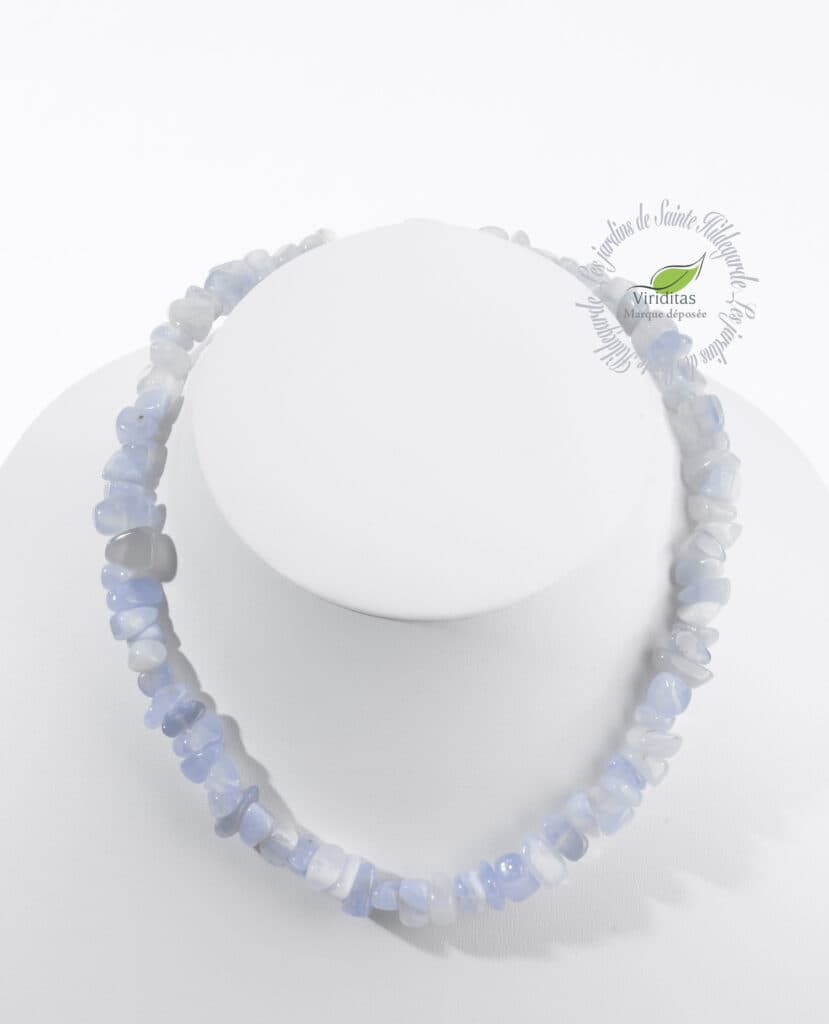 CALCEDOINE BLEUE COLLIER PIERRES ROULÉES Les Jardins de SainteHildegarde